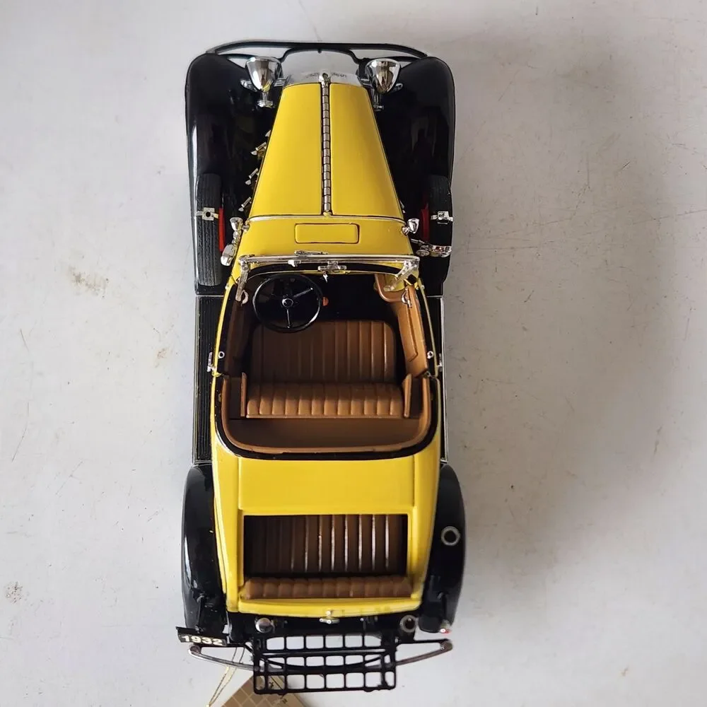 Franklin Mint Yellow 1932 CHEVROLET CONFEDERATE ROADSTER 1:24 w/Papers & Box